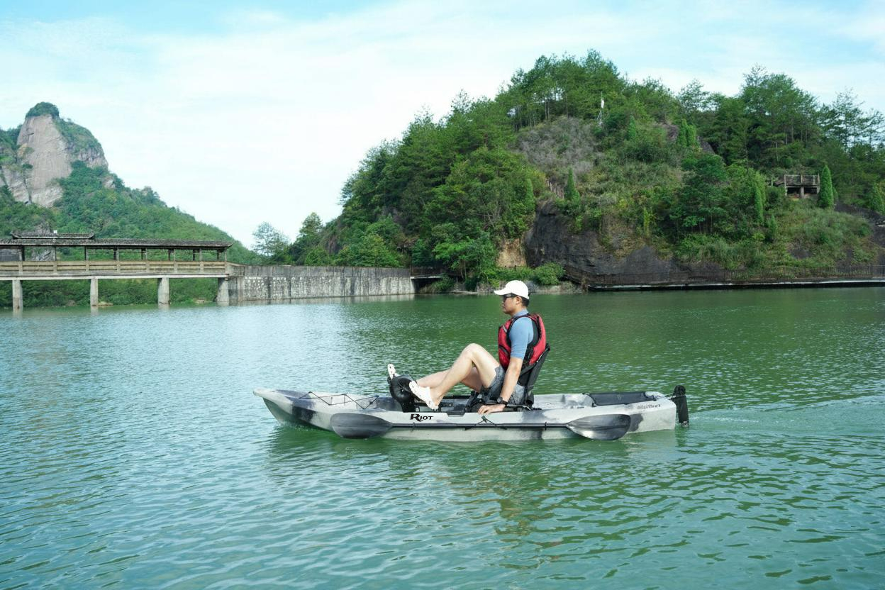 Riot Mako 10.5 in Camo on the water with rod deployed